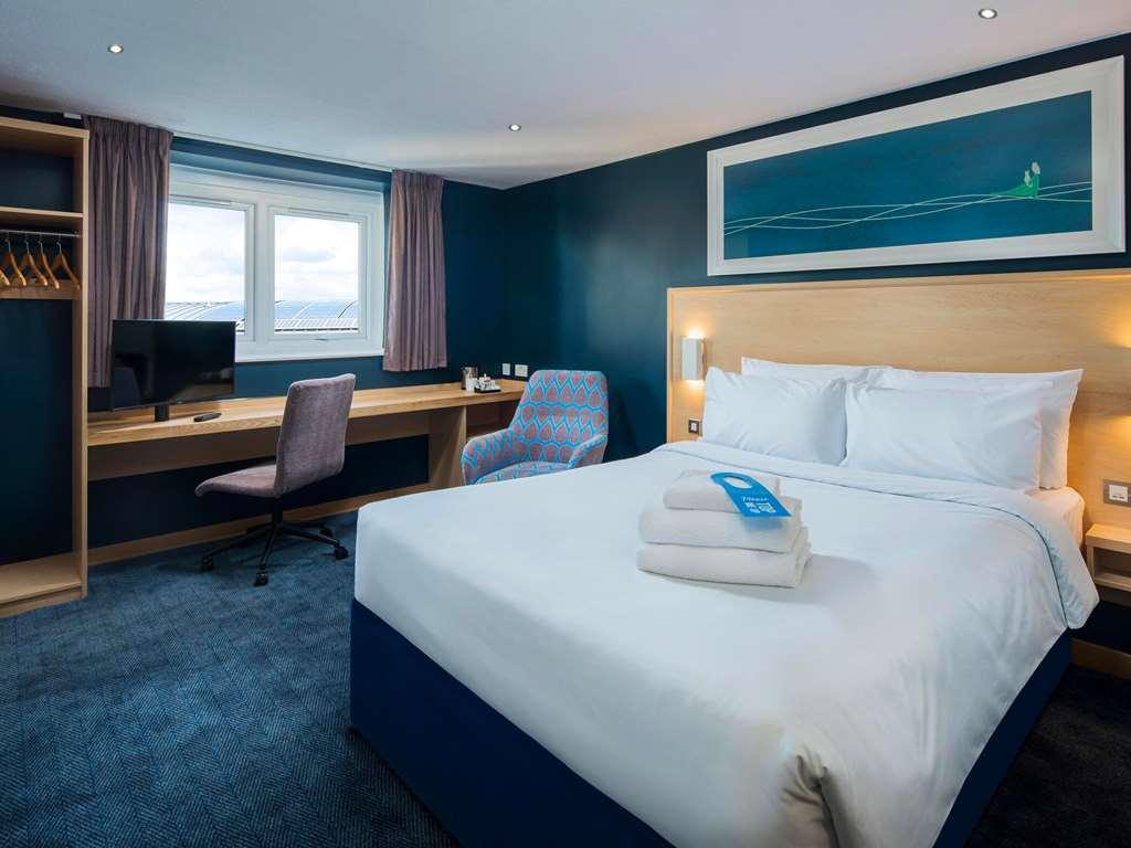 Travelodge Bath Central Номер фото
