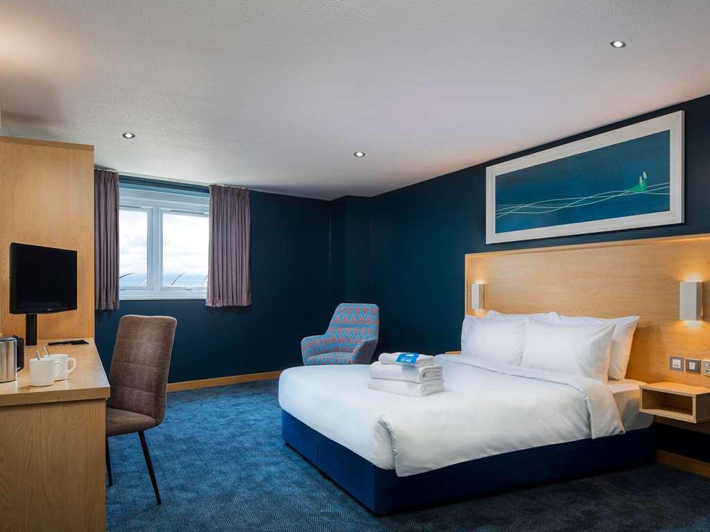 Travelodge Bath Central Номер фото