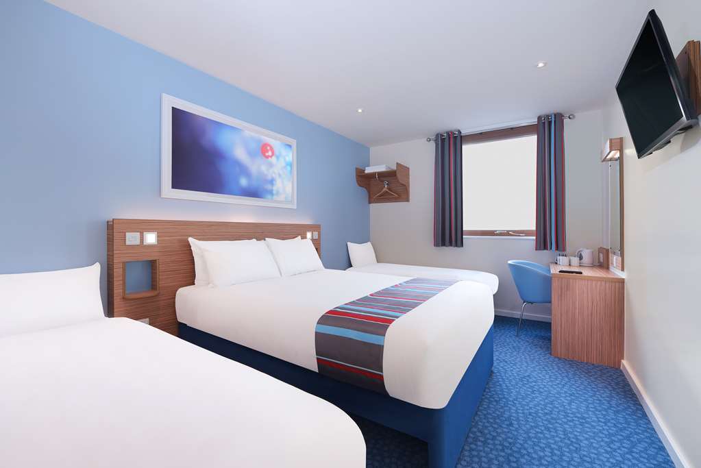 Travelodge Bath Central Номер фото